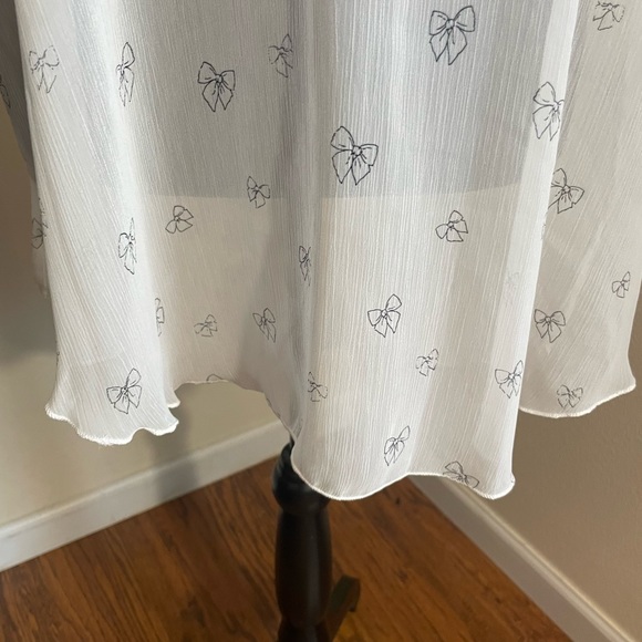 Woman’s blouse - Picture 3 of 10